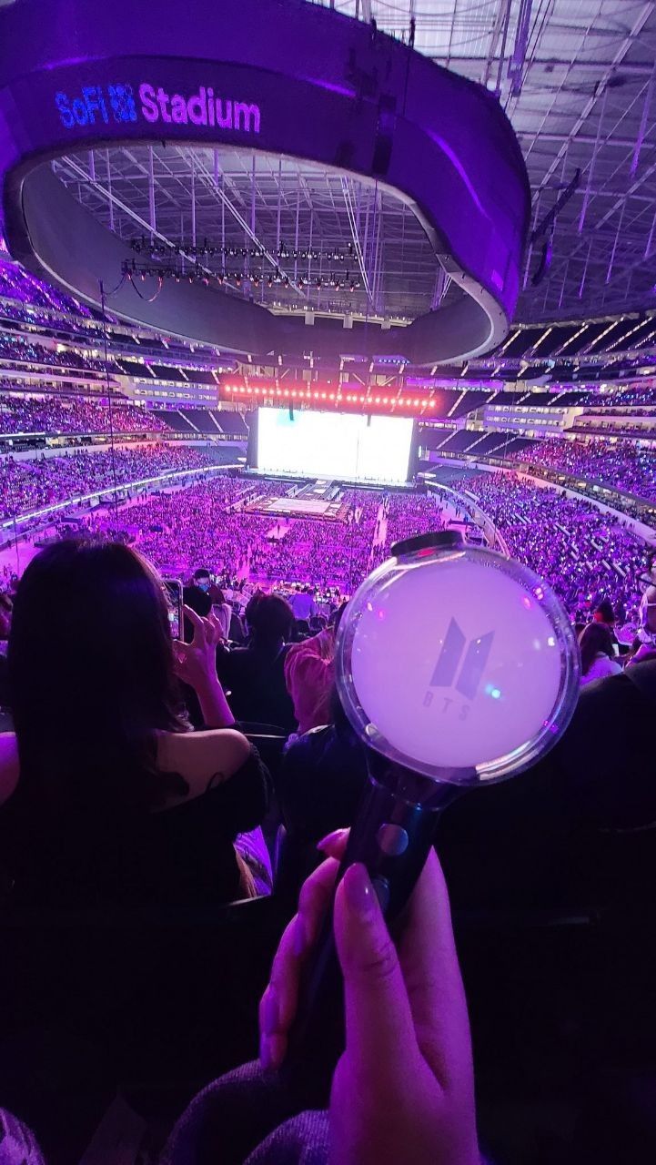 Ambiance concert, mer de lightsticks